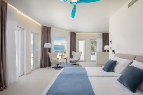 Brač - Moderna vila prvi red uz more