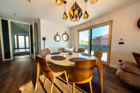 Split, Strožanac - Moderna vila s pogledom na more, bazenom i pomoćnim objektom 50 m2