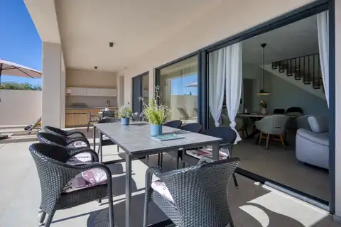 Kuća 230 m² — grijani bazen, krovna terasa, Poreč