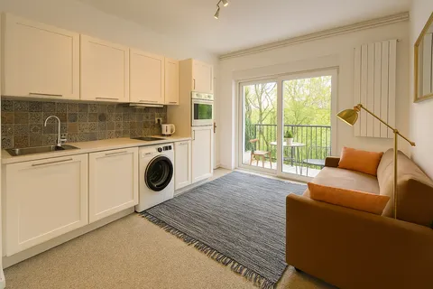 Zagreb, Kvaternikov trg – šarmantan stan od 30 m² s terasom za najam