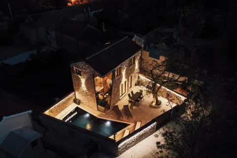 Zadar, Privlaka – Nově postavená kamenná-moderní vila