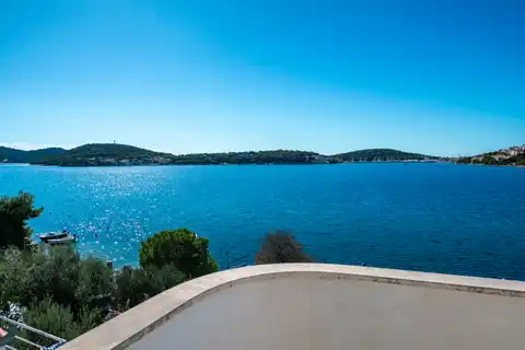 Šibenik, Rogoznica - Haus mit sechs Apartments