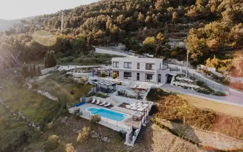 Vila 232 m², Kaštel Stari — 4SS, grijani bazen, pogled na more