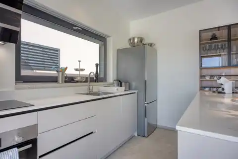Kuća 230 m² — grijani bazen, krovna terasa, Poreč