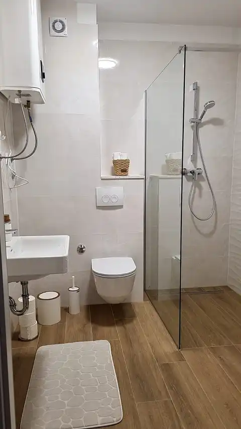 Split, Strožanac – For rent, three-room apartment 103 m² loggia jacuzzi parking