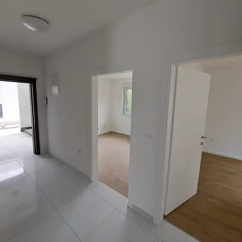 Novi Vinodolski - Moderan trosoban stan na mirnoj lokaciji 64 m2