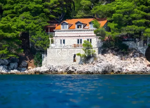 Dubrovník – Jedinečný kamenný dom v prvom rade pri mori
