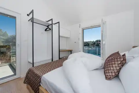 Brač, Milna - Villa moderna in prima fila sul mare, 264 m2