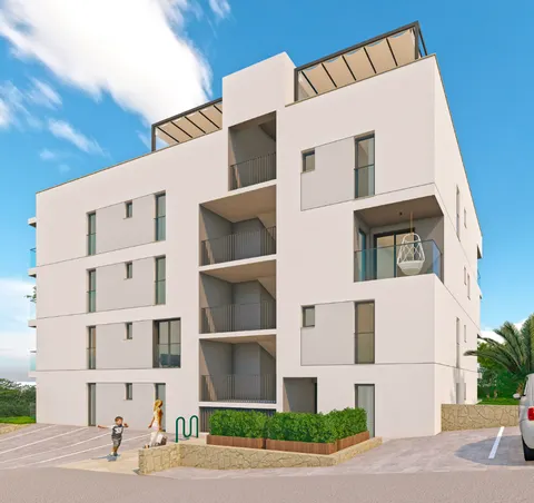 Trogir, Okrug Gornji – Trosoban stan s balkonom u novogradnji