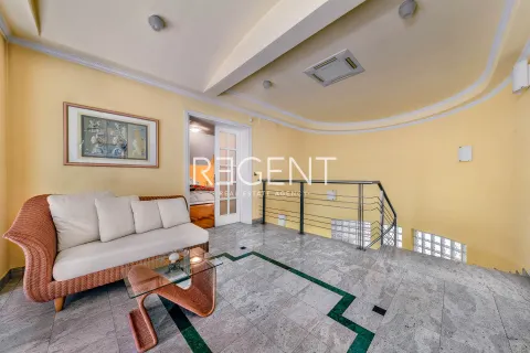 Záhreb, Maksimir – Nádherná rodinná vila s bazénom 600 m2