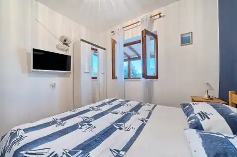 Rogoznica, Ražanj - Kamena villa s bazenom i pogledom na more