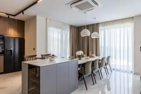 Dugi Rat - Vila 300 m², bazen, sauna ,pogled na more