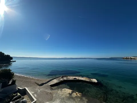 Split, Podstrana - Luxusní dvoupodlažní byt první řada u moře, 200 m2