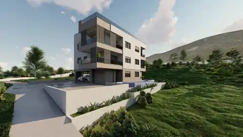 Podstrana - Appartement de trois pièces avec jardin, piscine et vue sur la mer