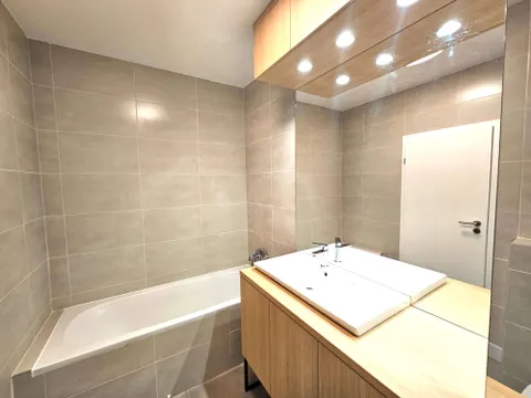 Zagabria, Pantovčak - Lussuoso appartamento di quattro locali con terrazza di 166 m2 + garage, prima locazione