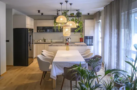Split, Strožanac - Dvoetažni penthouse s lođom i terasom
