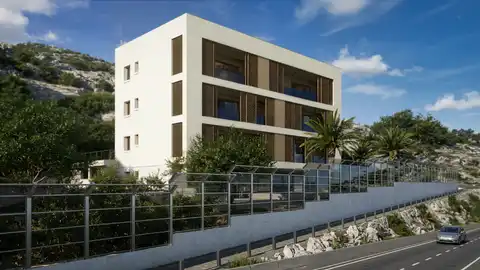 Split, Klis - Trosoban stan sa dva balkona