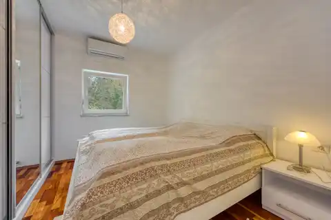 Parenzo, Vežnaveri – casa con due appartamenti