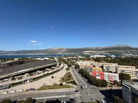 Split, Spinut - Trosoban stan s pogledom na grad i more