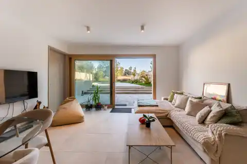 Ravna Gora, kuća 146 m² — 2 stana, privatni lift, bazen