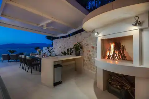 Brač - Moderna vila prvi red uz more