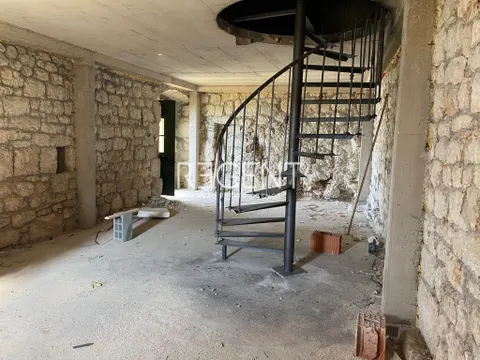 Split, Podstrana - Kamienny dom z widokiem na morze