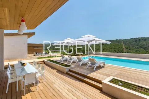 Hvar, Ivan Dolac - majetok v srdci ostrova 140 000m2