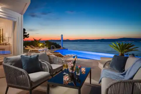 Brač - Moderna vila prvi red uz more