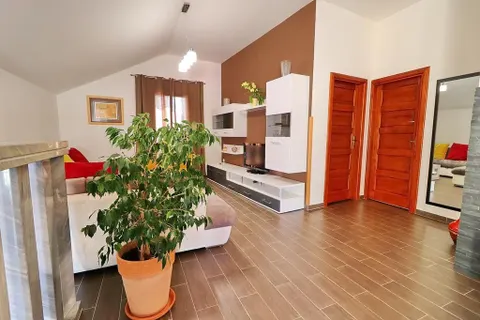 Otok Korčula, Vela Luka – Kamena kuća 252 m2