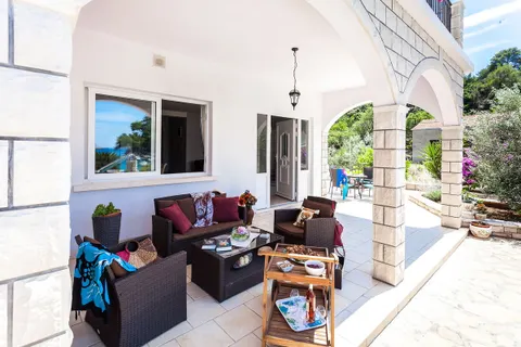 Ostrov Korčula – Okouzlující vila v zátoce s bazénem 460 m2