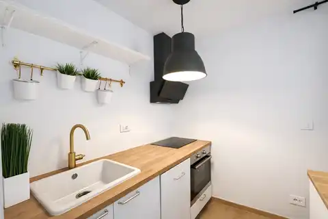 Split, Bol - Mieszkanie dwupokojowe z balkonem i komórką lokatorską