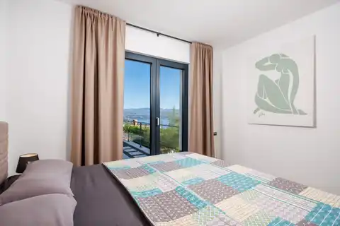 Stan 130 m², pogled na more, terasa i bazen – Opatija, Lovran