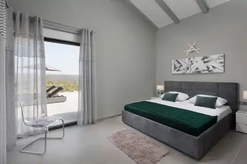 Villa 250 m², Vodnjan area — 78 m² pool, 1600 m² plot