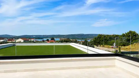 Turanj, Vila 180 m²— grijani bazen, pogled na more, 350 m od plaže