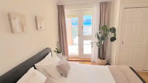 Villa 472 m², Brodarica — en première ligne de mer, 3 appartements