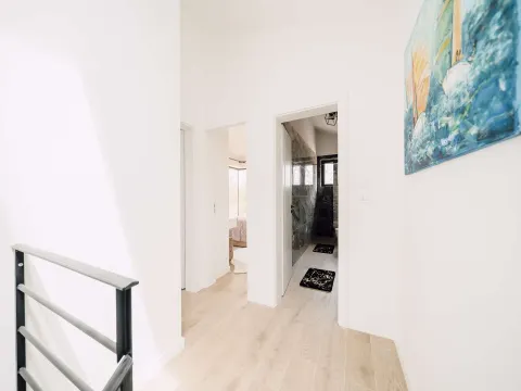 Zadar, Privlaka – Nově postavená kamenná-moderní vila