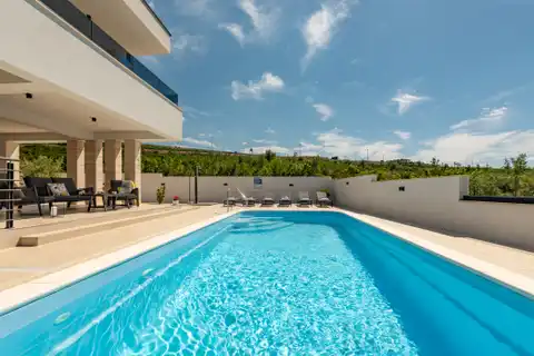 Zadar, Rovanjska – villa de 220 m², piscine et vue sur la mer