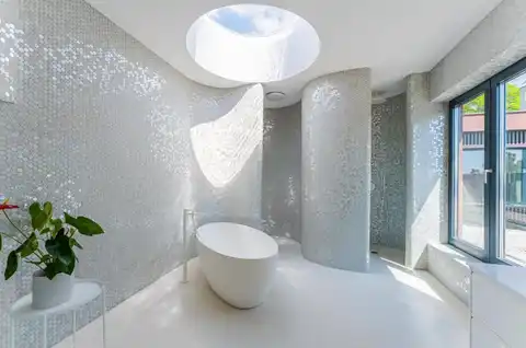 Zagreb, Šestine – Moderna družinska vila z bazenom, obdana z zelenjem, najem