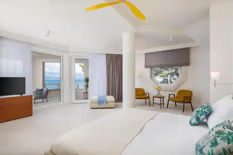 Brač - Moderna vila prvi red uz more