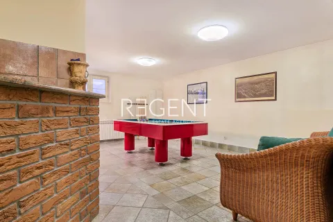 Záhreb, Maksimir – Nádherná rodinná vila s bazénom 600 m2