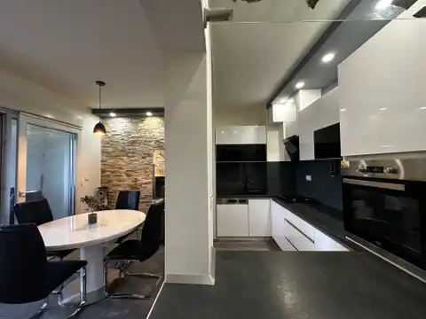 Split, Žnjan - Dvosoban stan 76 m2, prvi red do mora