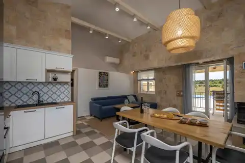 Zadar, Sv. Filip i Jakov - Rustikalna vila na zemljištu od 30.000 m²