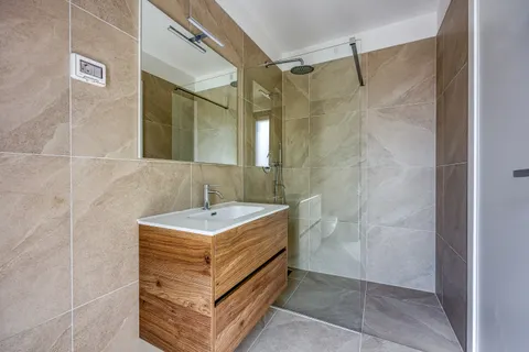 Istra, Novigrad - Trosoban apartman u luksuznom stambenom kompleksu 93 m2