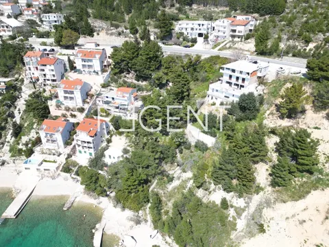 Omiš, Stanići - stavebný pozemok 1214 m2 s projektom