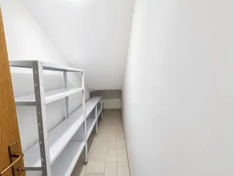 Dům 275 m² k pronájmu, Jazbina — zahrada, 2 garáže