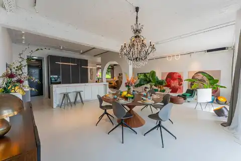 Zagreb, Šestine – Moderna družinska vila z bazenom, obdana z zelenjem, najem