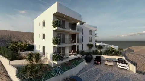 Trogir, Okrug Gornji - Trosoban stan sa natkrivenom terasom