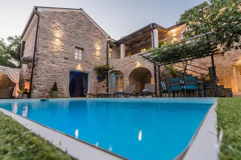 Crikvenica - Bajkovita kamena vila 200 m2