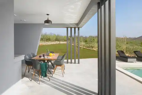 Villa 250 m², Vodnjan area — 78 m² pool, 1600 m² plot