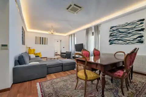 Zagreb, Centar - Građanski četverosoban stan 103 m2 s liftom i garažnim mjestom